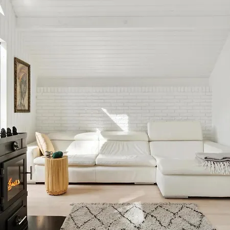 2 Bedroom Amazing In Hébergement de vacances *